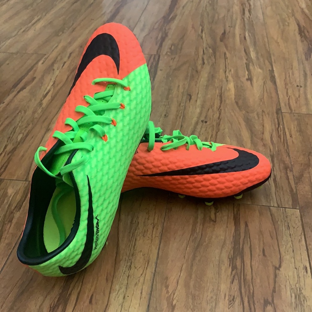 NIKE Mens Hypervenoms Soccer Cleats